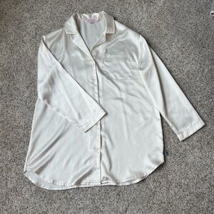 VICTORIA SECRET Size XS Silky Cream Buttoned Sleep Shirt